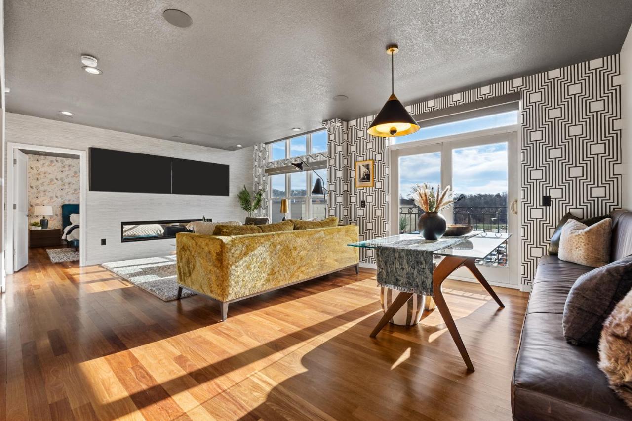 Iowa River Landing Luxury 2-bed & 2-bath Apartment Coralville