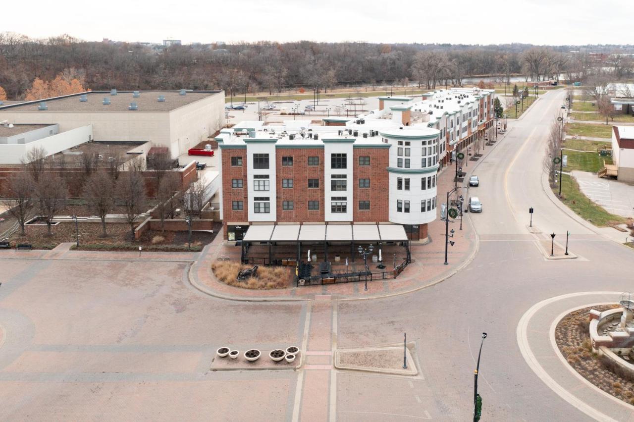 Iowa River Landing Luxury 2-bed & 2-bath *
