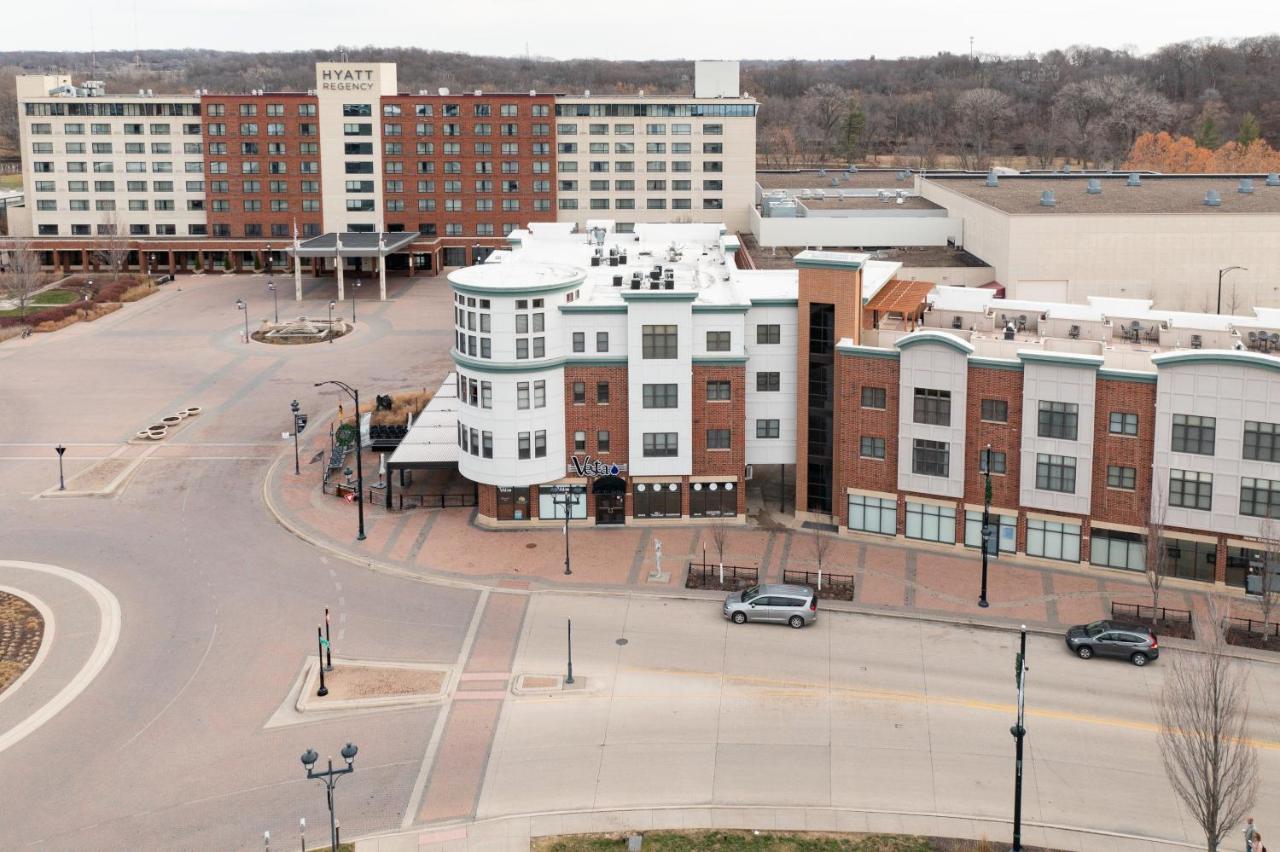 Iowa River Landing Luxury 2-bed & 2-bath *