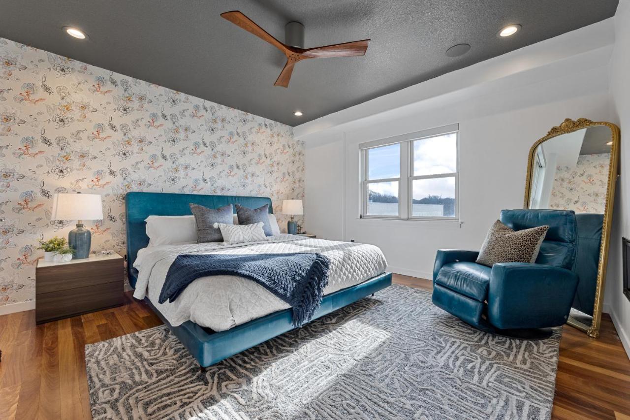 Iowa River Landing Luxury 2-bed & 2-bath *