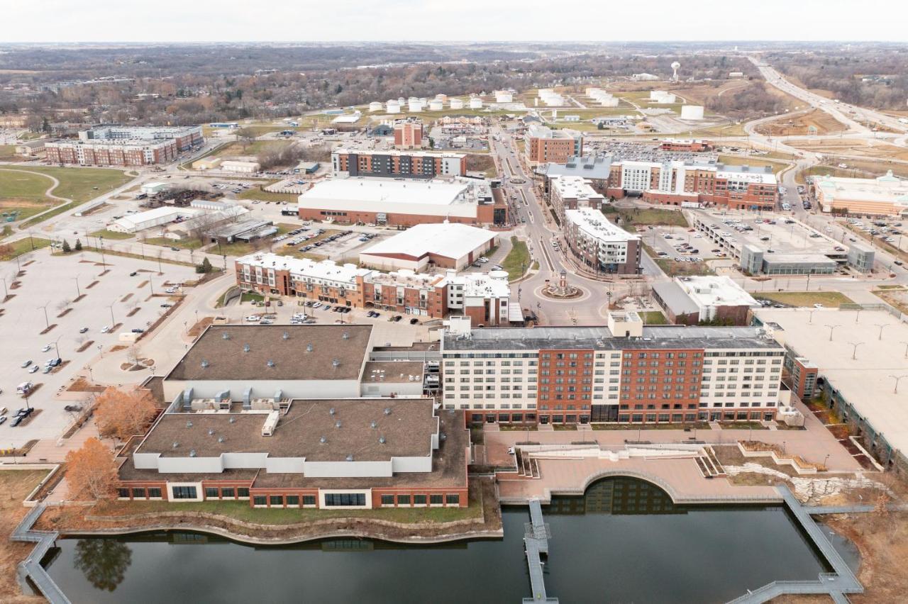Apartment Iowa River Landing Luxury 2-bed & 2-bath *