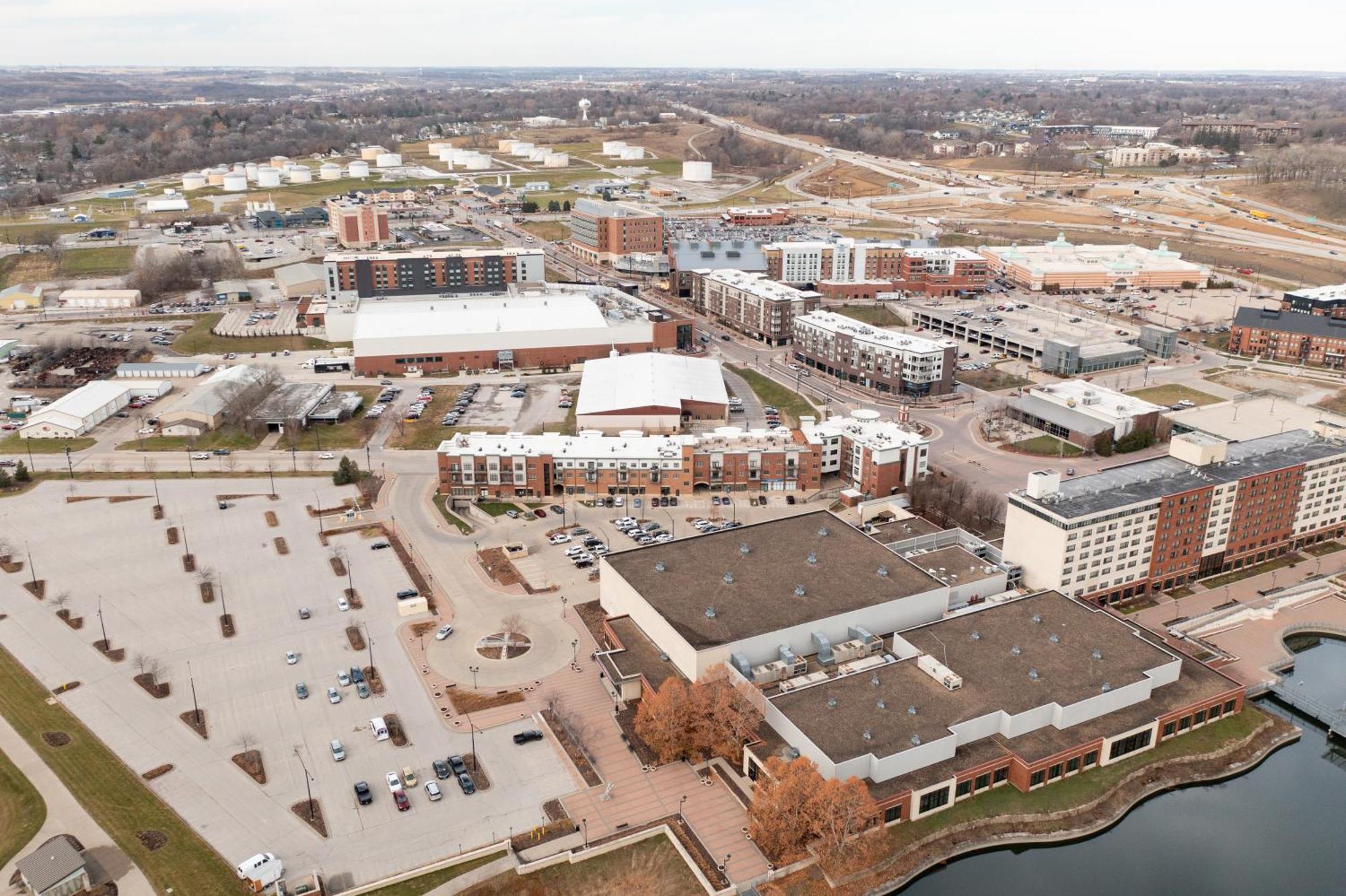 Iowa River Landing Luxury 2-bed & 2-bath Apartment Coralville